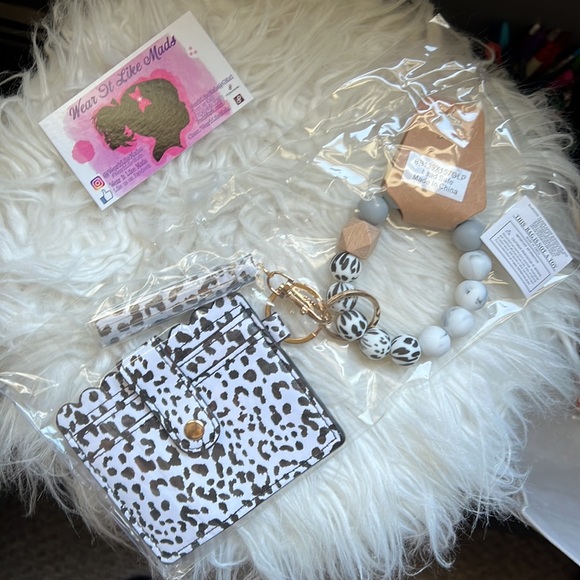 Leopard Print Silicone Beaded Wristlet ID Holder - Picture 4 of 4